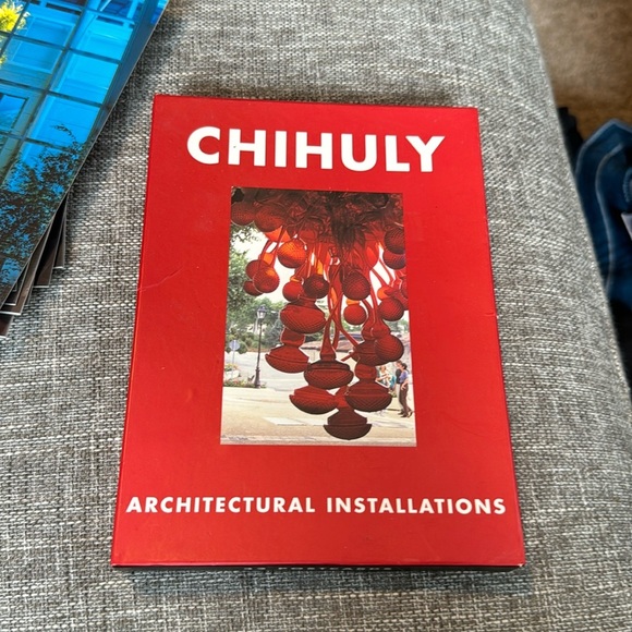 CHIHULY - ARCHITECTURAL INSTALLATIONS - 32 POSTCARDS - PORTLAND PRESSCHI… - Picture 1 of 5